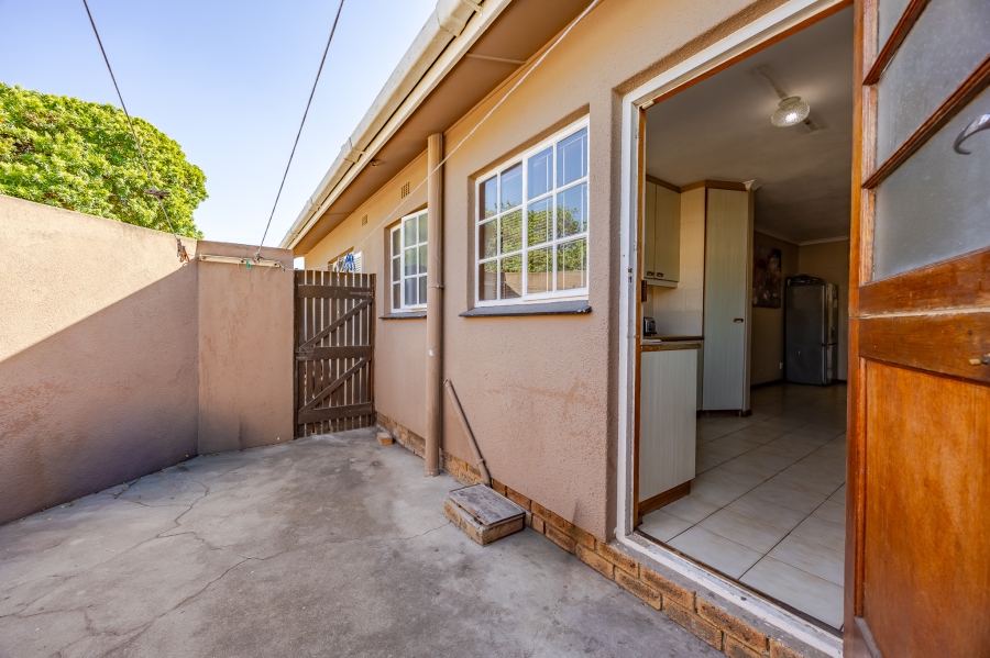 5 Bedroom Property for Sale in Bothasig Western Cape